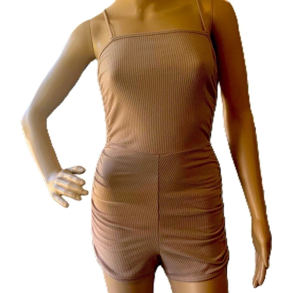 Forever 21 Taupe Sleeveless Square Neckline Ribbed Romper Size Small